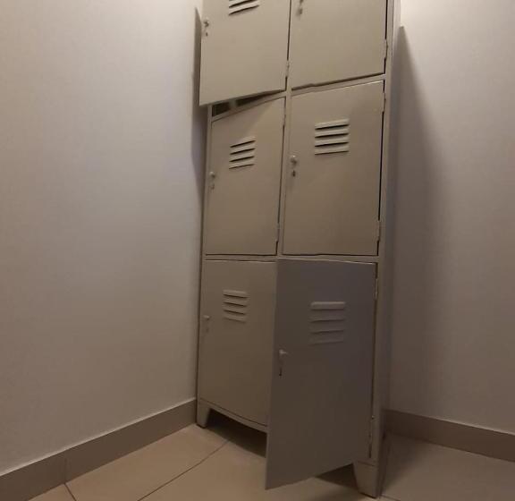 공동 객실, Hostal Perla Real Inn