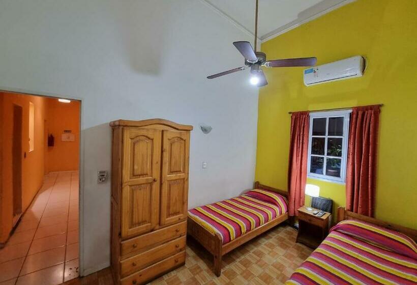 اتاق استاندارد, Hostel Estoril
