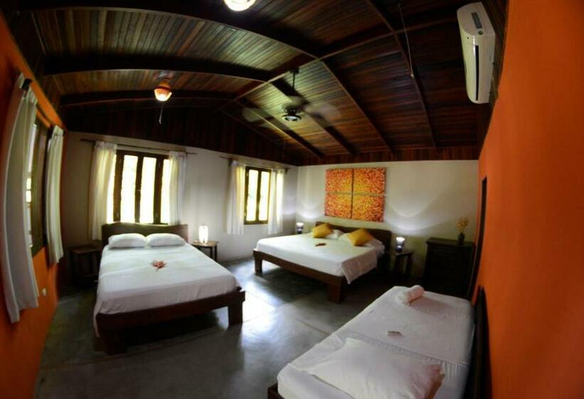 Семейный Номер Вид на Сад, Indigo Yoga Surf Resort