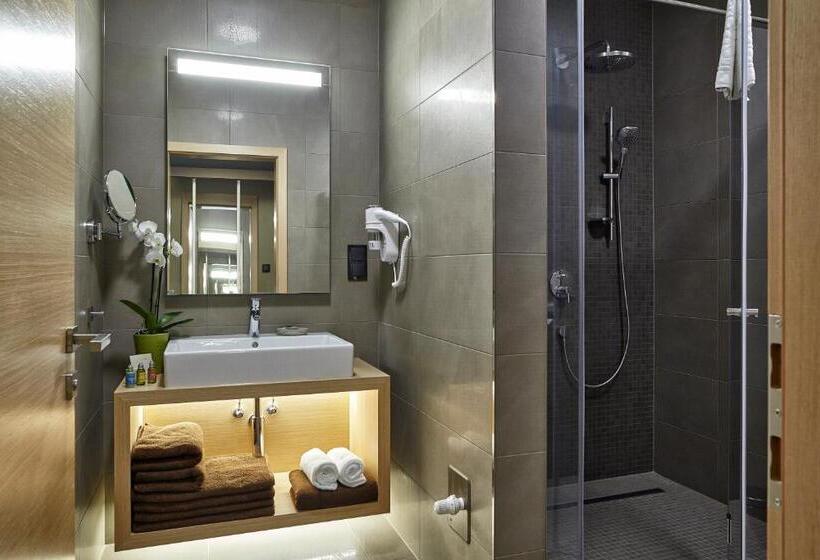 غرفة قياسية مزوَّدة بشُرفة, Avalon Resort & Spa