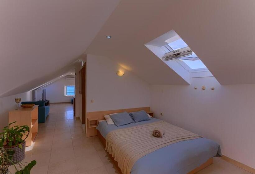 침실1개 아파트 발코니 바다 전망, Guest House Dijana
