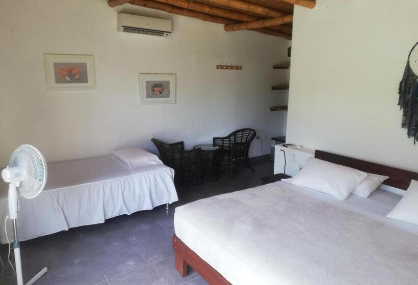 Трехместный Номер Стандарт Вид на Сад, Villa Sirena