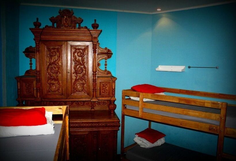 سرير فى غرفة مشتركه, Old Flat Hostel Na Sovetskoy