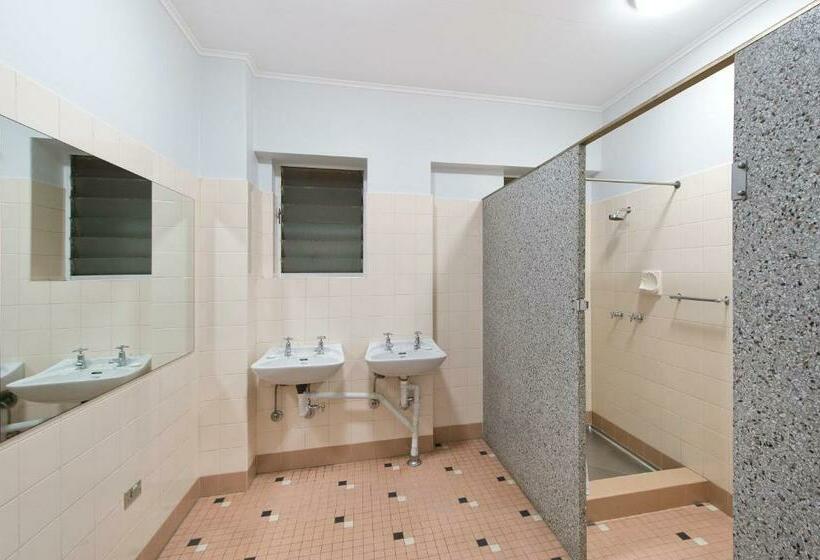 חדר מוזל מקלחת משותפת, Prince Of Wales