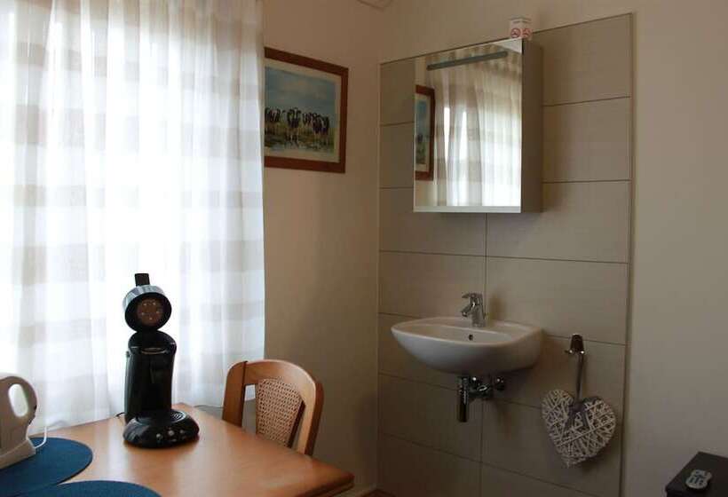 标准间, Rene's B&b