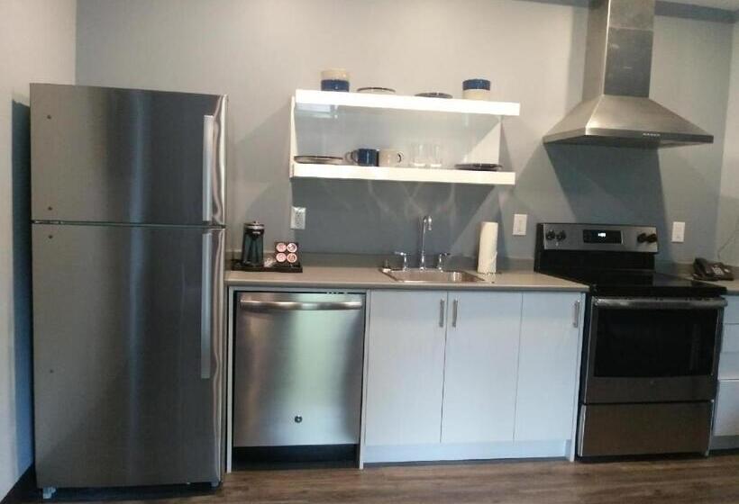 Люкс Кровать Кинг, Wasaga Riverdocks Hotel Suites