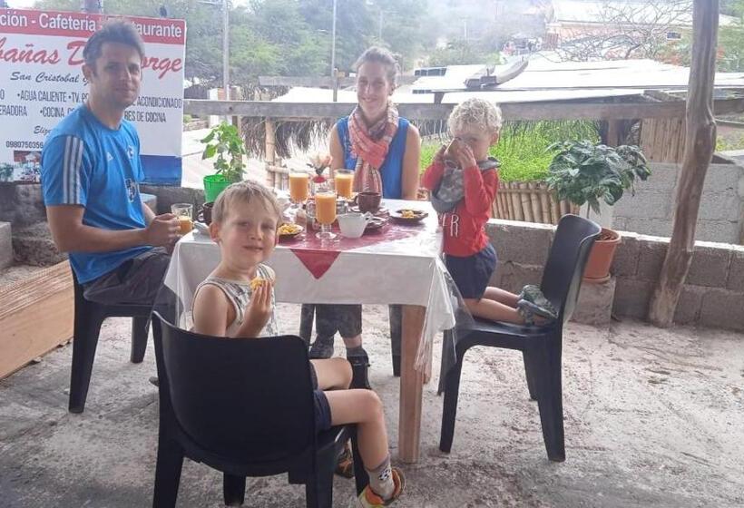 Quarto Triplo Estandar com Sacada, Cabañas Don Jorge