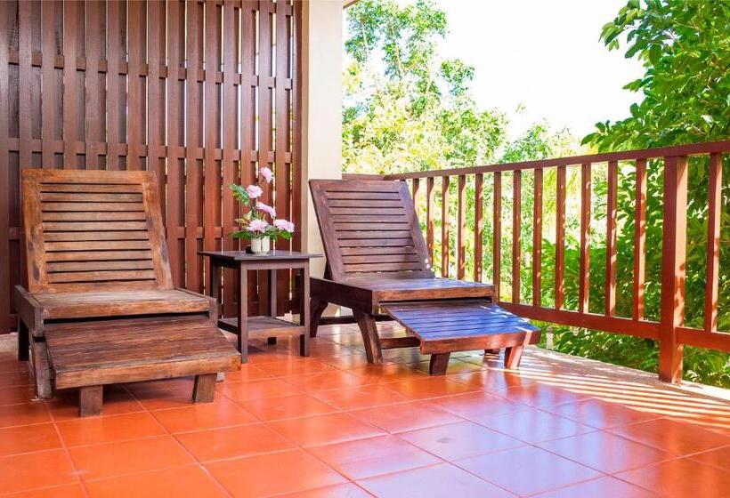 Номер Deluxe с Балконом, Pattra Vill Resort