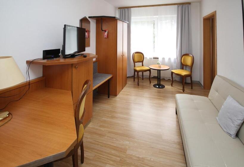 Студия Стандарт, Berghof Wasserkuppe & Gästehaus Fuldaquelle
