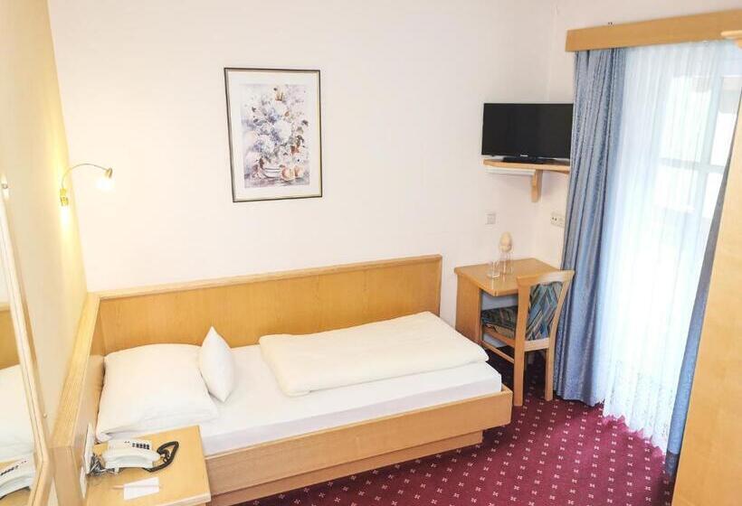 חדר סטנדרט יחיד עם מרפסת, Vital  & Familienhotel Angerwirt