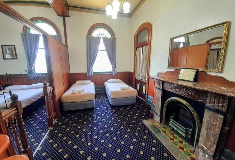 リバービュースイート, Criterion Hotel Motel Rockhampton