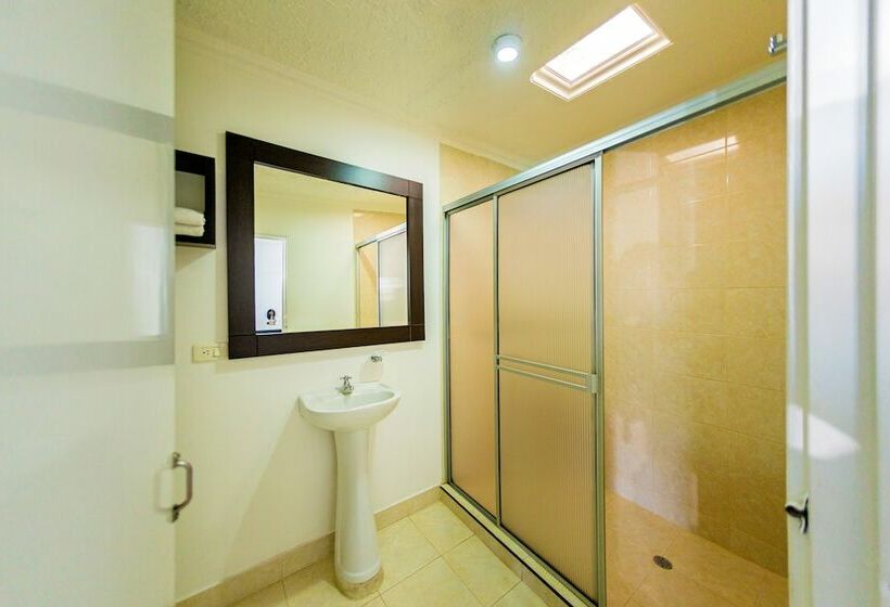 اتاق استاندارد, La Luna