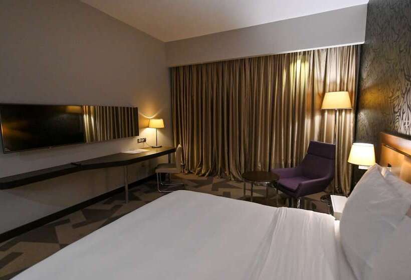 带花园景观高级房间, Radisson Blu Hotel, Abidjan Airport