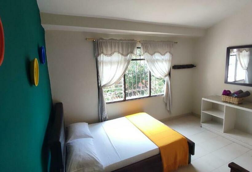 Номер Стандарт Совместная Ванная, Macondo Hostel