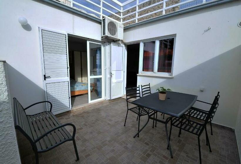 آپارتمان 1 خوابه با چشم‌انداز باغ, Villa Katarina