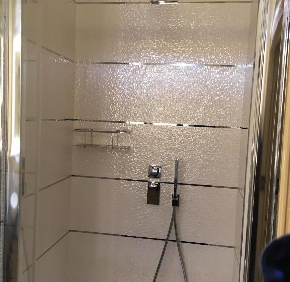 اتاق راحتی سه تخته, Demeure Des Vieux Bains
