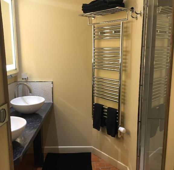 اتاق راحتی سه تخته, Demeure Des Vieux Bains