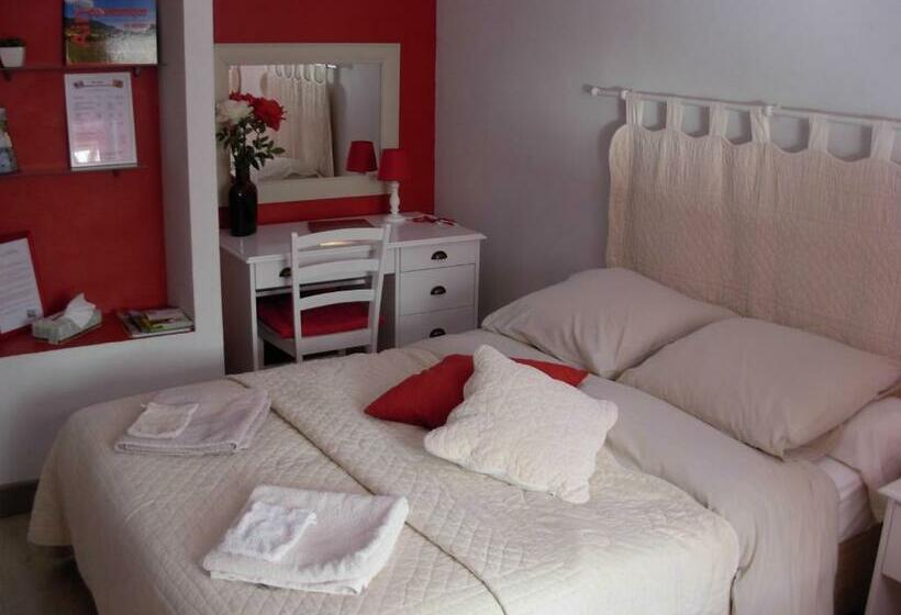 غرفة قياسية ثلاثية, Chambres D Hotes Les Chiens Verts, Jardin, Terrasse, Parking Privé