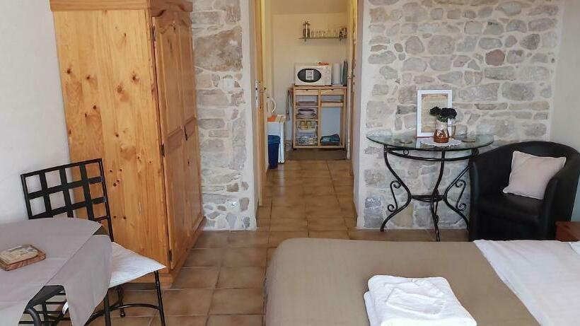 غرفة قياسية مطلّة علي الحديقة, Chambres D Hotes Les Chiens Verts, Jardin, Terrasse, Parking Privé