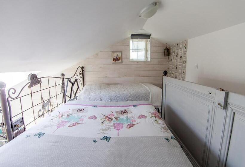 חדר משפחתי, Les Chambres De La Forge Des Collines