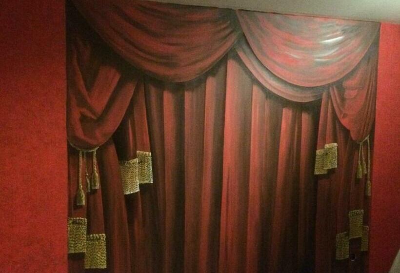 سوییت, Maison Du Théâtre Saint Bonnet