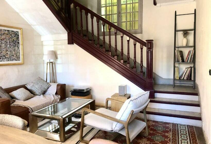 اتاق لوکس با بالکن, B&b Villa Roumanille