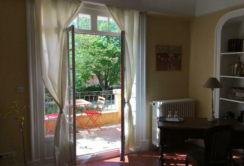 اتاق لوکس با بالکن, B&b Villa Roumanille