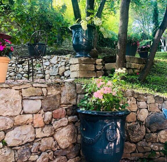 اتاق لوکس, B&b Villa Roumanille