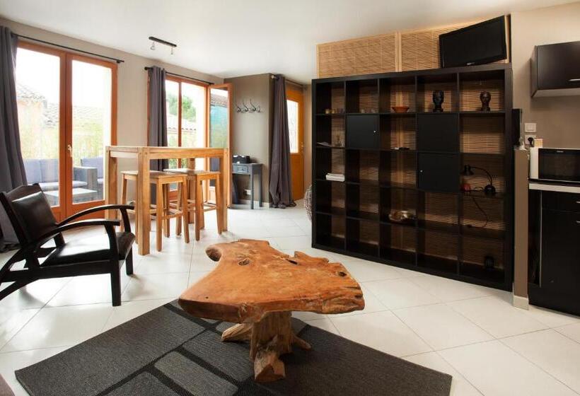 Студия Стандарт, Les Terrasses De Castelnau