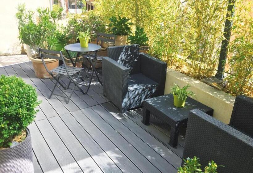 Студия Стандарт, Les Terrasses De Castelnau