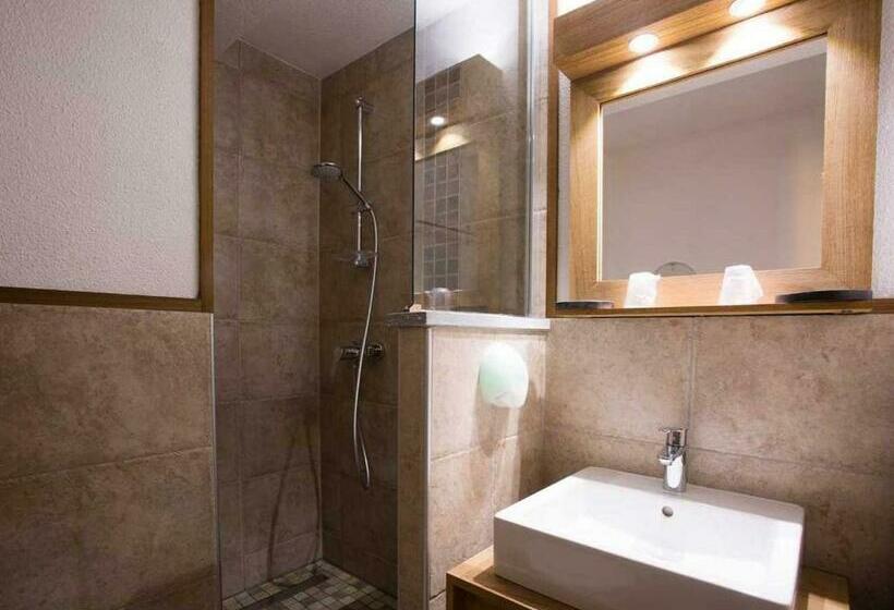 غرفة قياسية ثلاثية, Hôtel L Echaillon