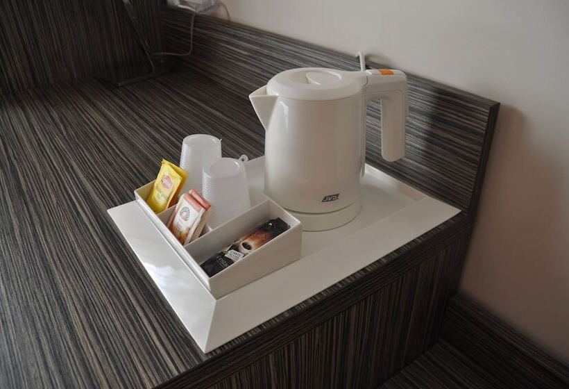 غرفة قياسية ثلاثية, Le Caiman