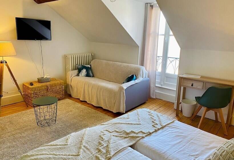 Семейный Номер, Logis Hotel La Tourelle Du Beffroi