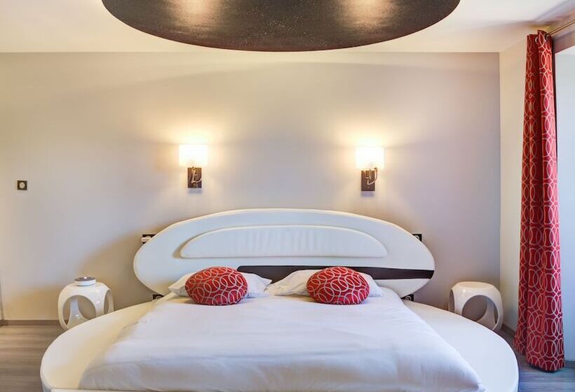 Family Suite, Château De La Falque, The Originals Relais