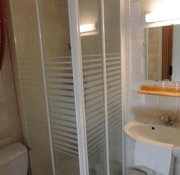 غرفة أساسية, Escal Hôtel