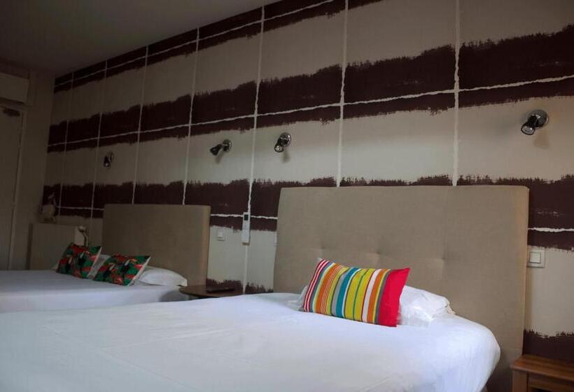 اتاق استاندارد سه نفره, Hôtel Absolu
