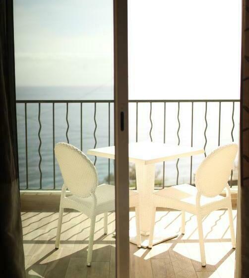 سوییت جونیور با چشم‌انداز دریا, Calavita Rooftop & Spa