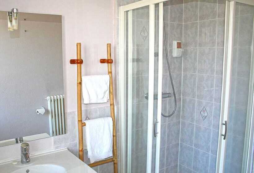 اتاق استاندارد سه نفره, La Caravelle