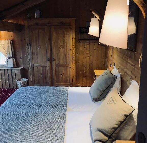 Habitaci�n Est�ndar Abuhardillada, Le Coin Savoyard