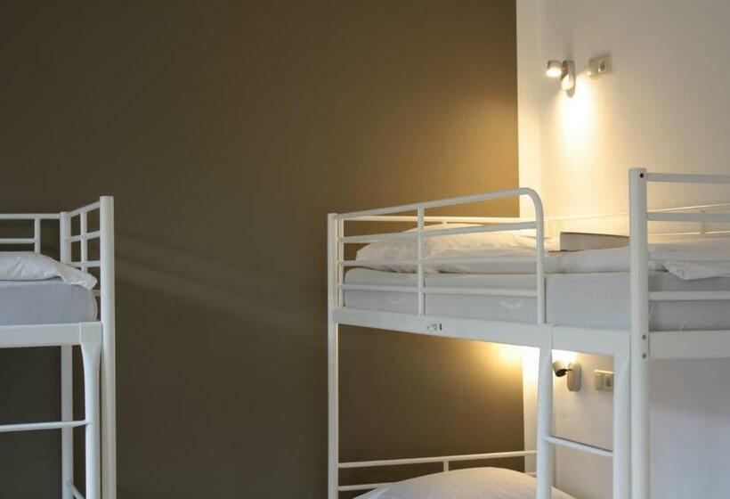共用房间的床, Five Reasons Hostel &