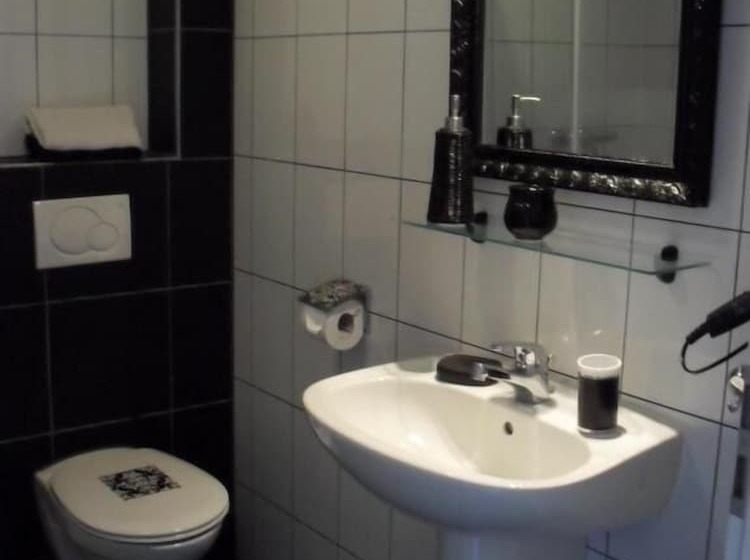 Quarto Estandar Individual, Groote Engel