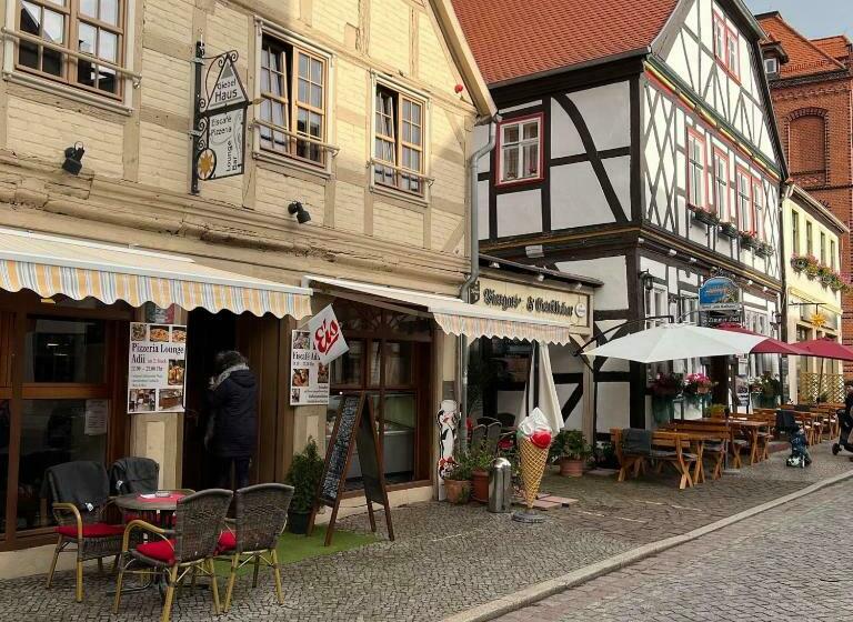 Номер Стандарт, Am Rathaus Adii