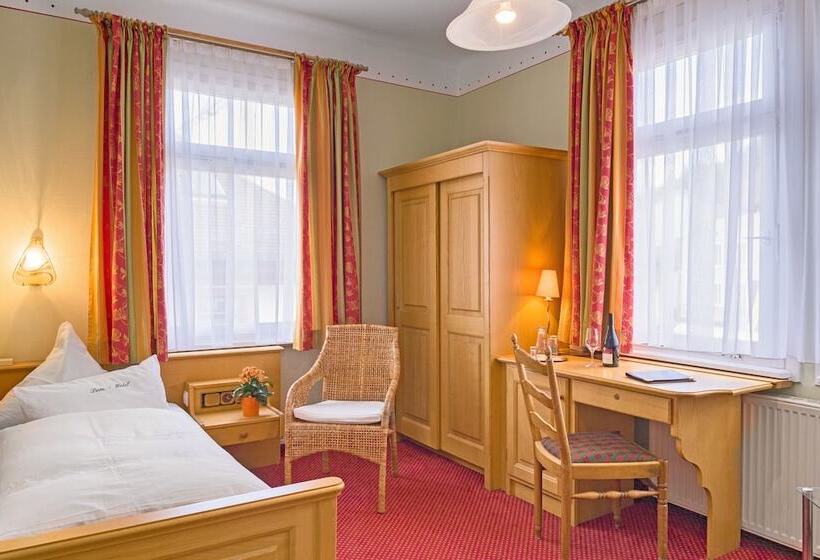 غرفة قياسية فردية, Dom