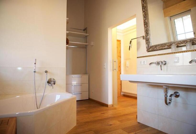 Люкс Deluxe Кровать Кинг, Landhaus Kossel