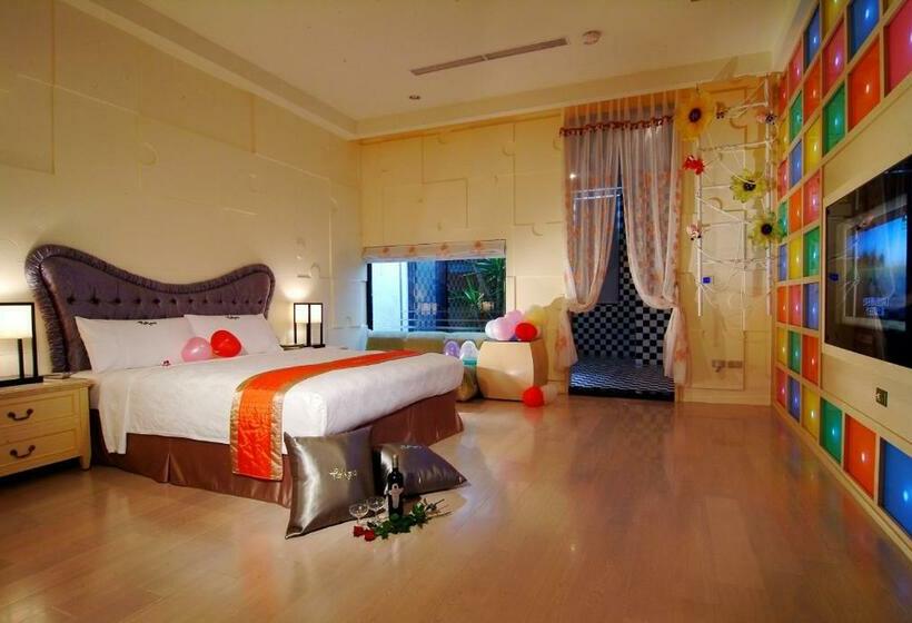 اتاق استاندارد, Takao Love Motel