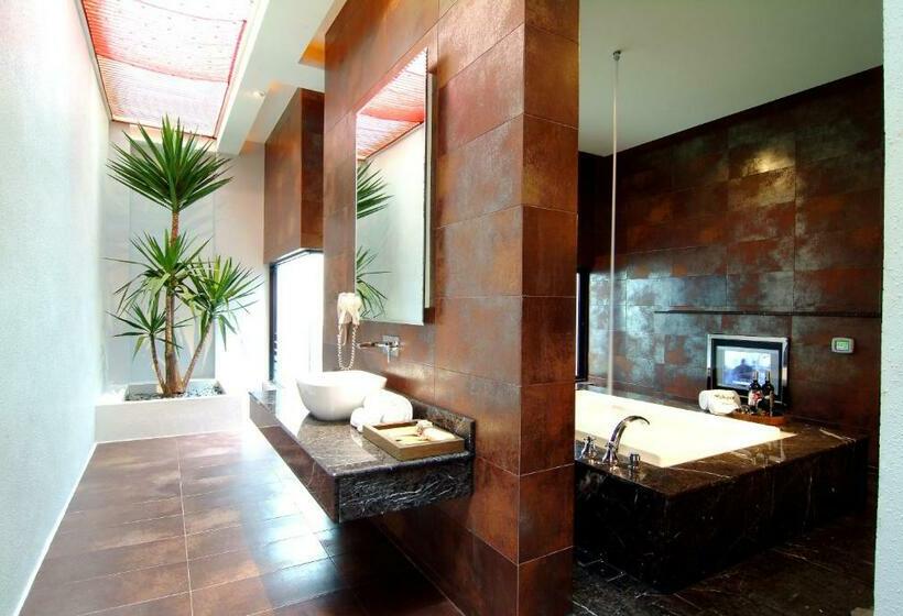 اتاق سوپریور, Takao Love Motel
