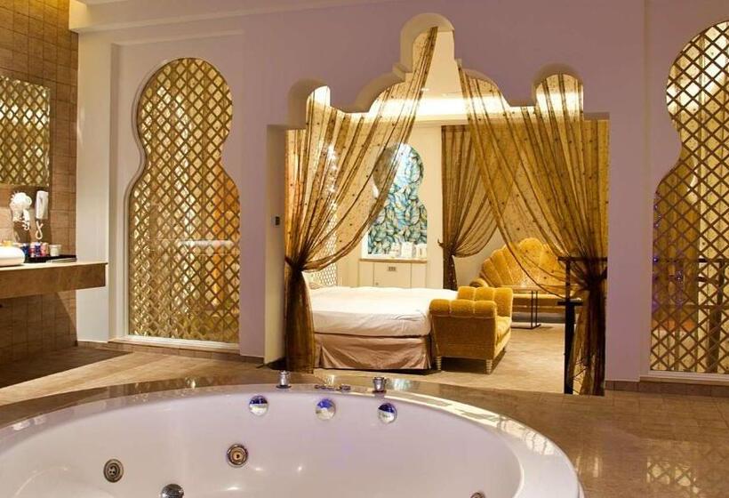 اتاق استاندارد, Takao Love Motel
