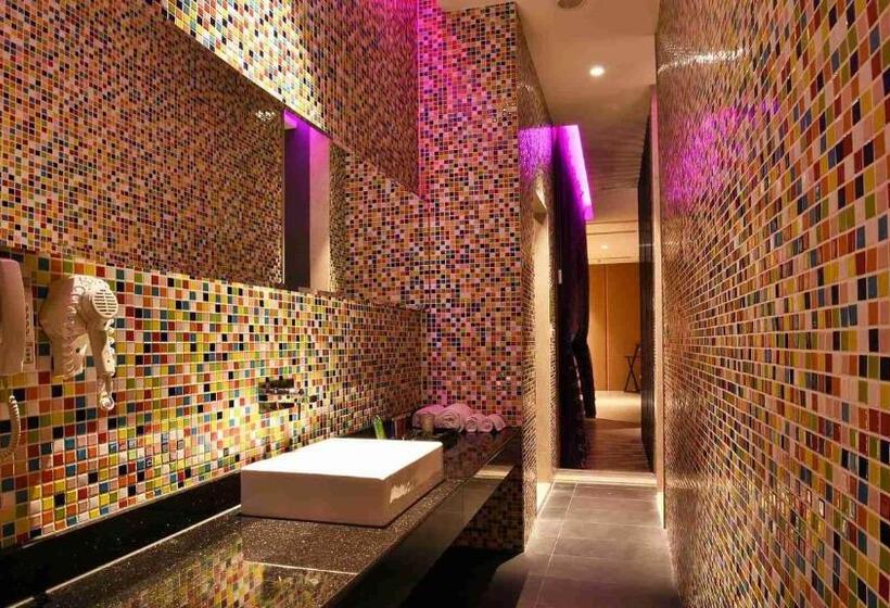 اتاق استاندارد, Takao Love Motel