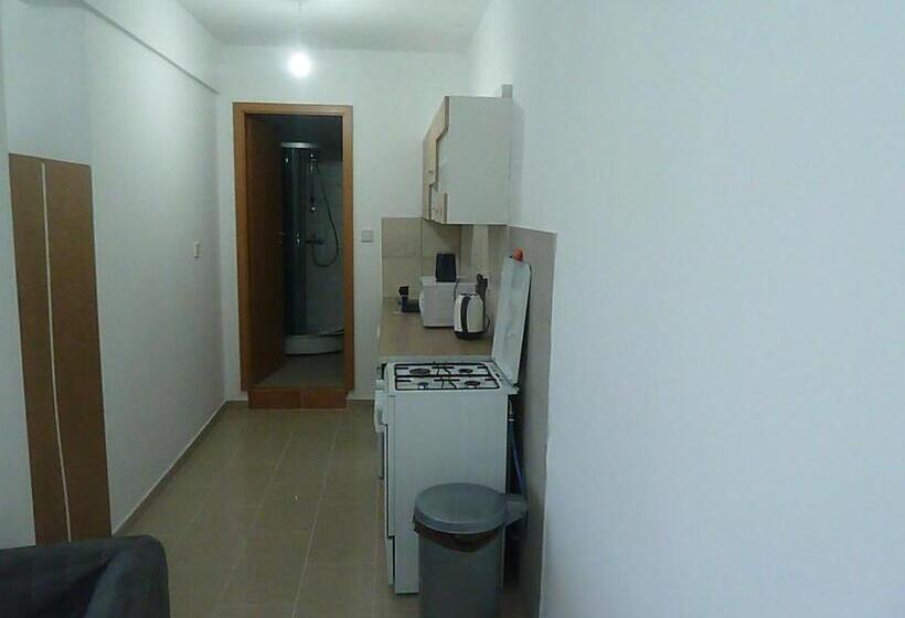 Студио Стандарт с Балконом, Valentinos Apartments