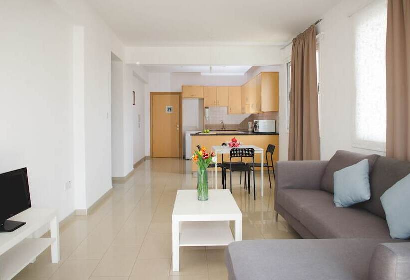 Апартаменты 2 Спальни с Балконом, Valentinos Apartments
